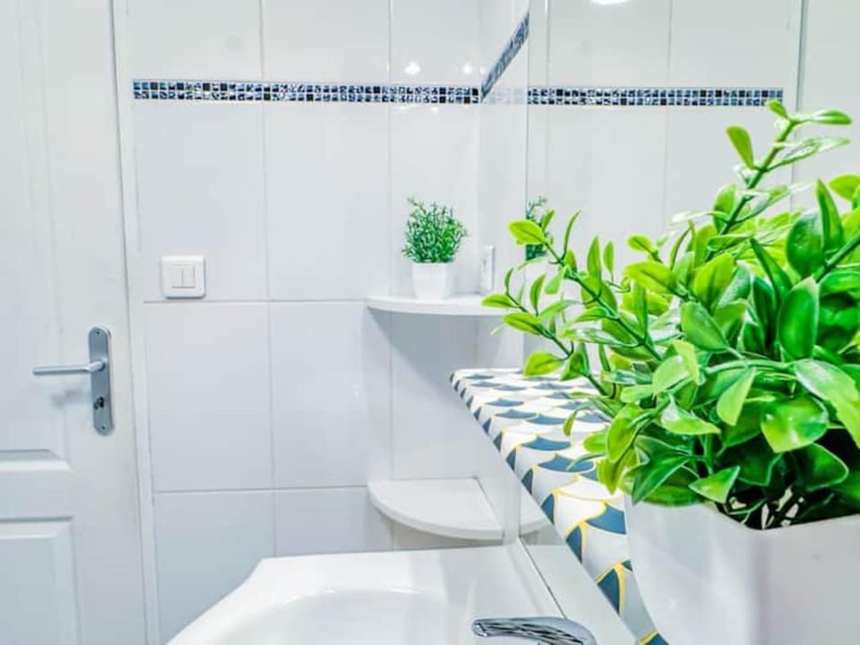 Bathroom, Decorative detail