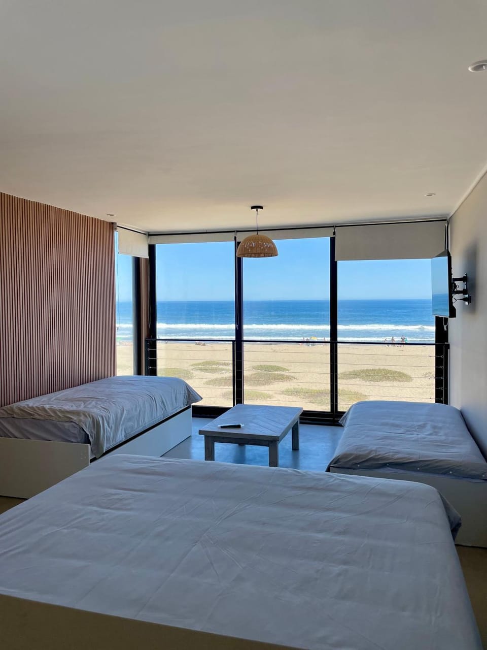 Photo of the whole room, Sea view