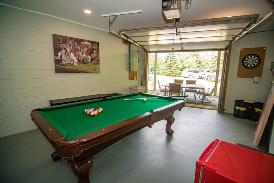 Summer Fun! Adventures Await! Hot tub-Fire Pit! Book Now! House in Deep Creek Lake