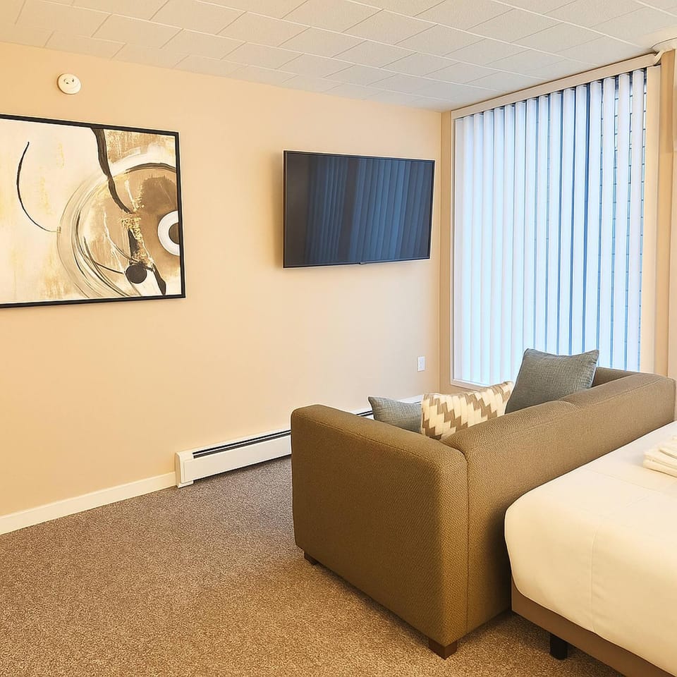 Communal lounge/ TV room, TV and multimedia, Living room, Other, Seating area