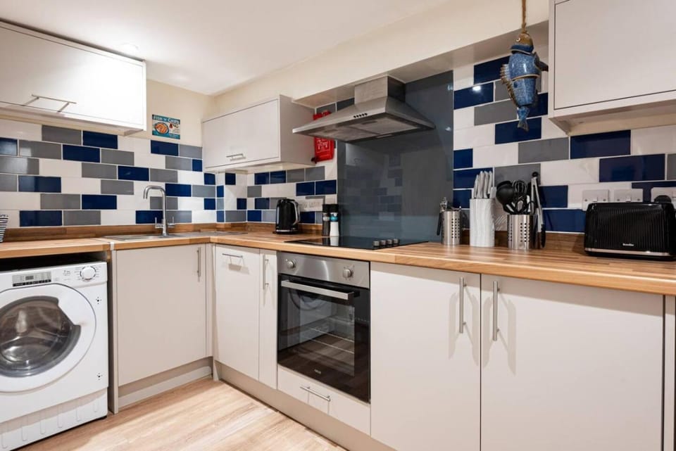 Modern ground floor apartment, near the beach Apartment in New Quay