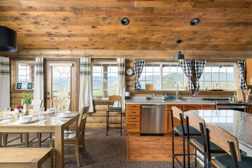 The Moose Hoose Cabin With Views and Game Room Cabin in Colorado