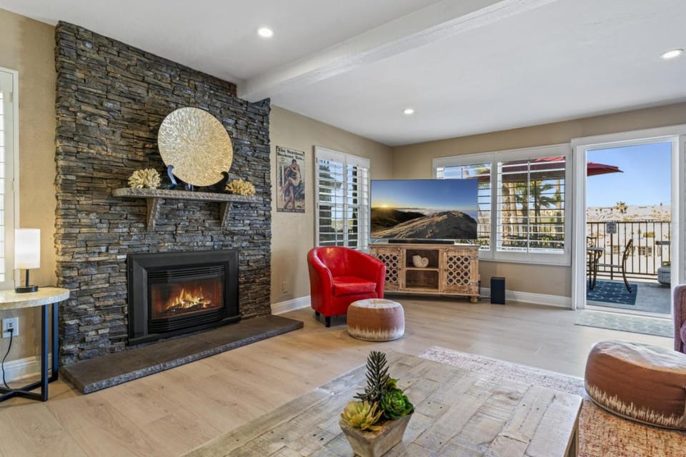 4BR Beach Condo Kids Hideaway Walk to Beach Casino Ole Hanson House in San Clemente