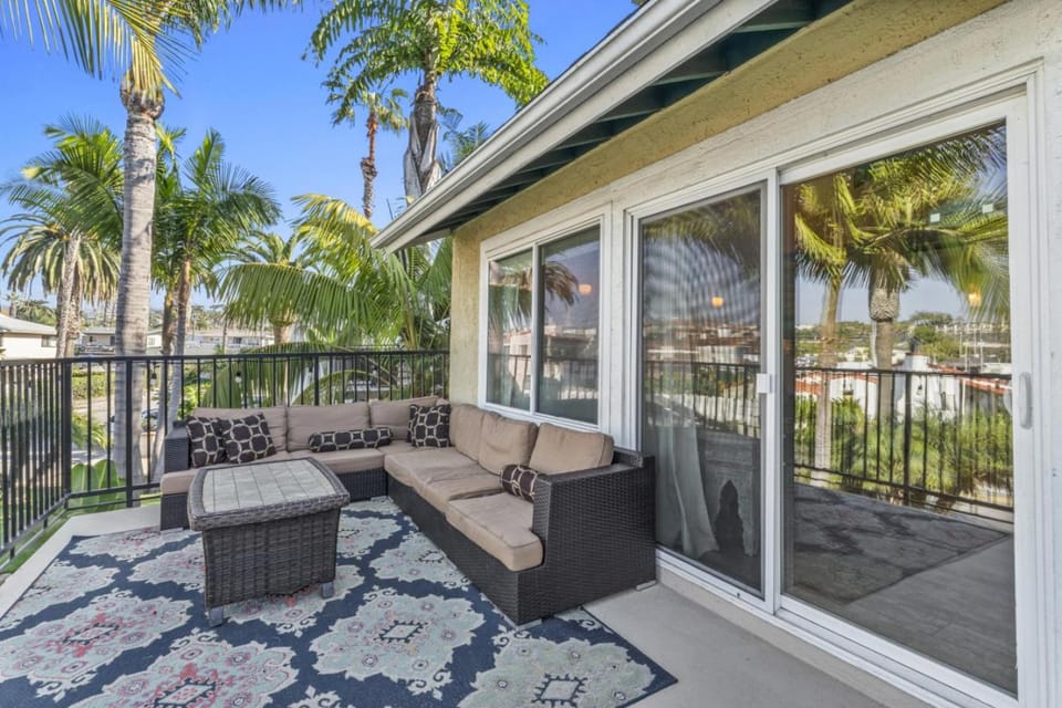 Walk to the beach and Ole Hanson Casino Wedding Venues House in San Clemente
