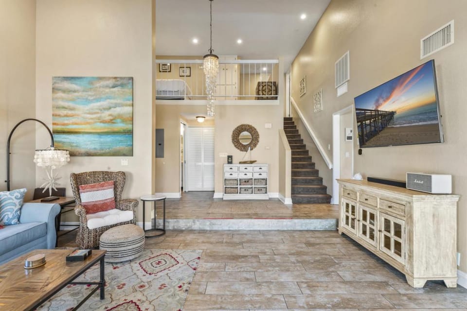 Walk to the beach and Ole Hanson Casino Wedding Venues House in San Clemente