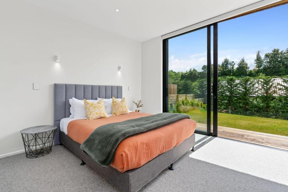 Bed, View (from property/room), Garden view