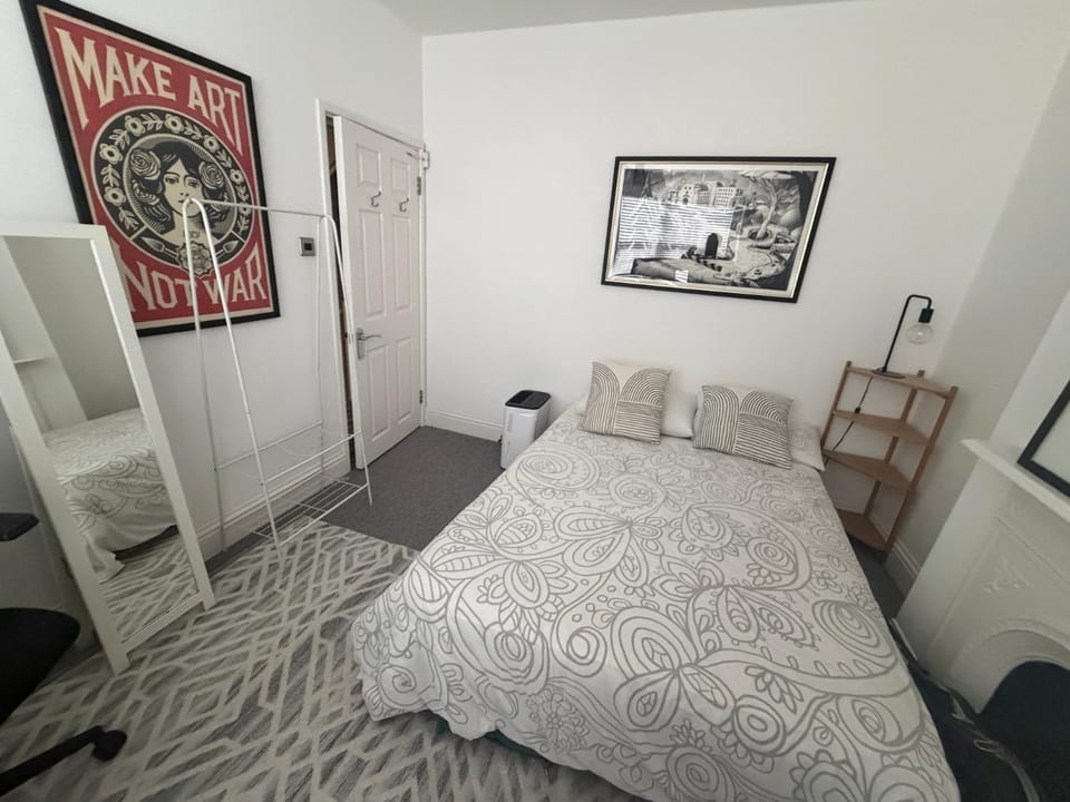 Cozy and Convenient Raynes Park maisonette Apartment in London Borough of Richmond upon Thames