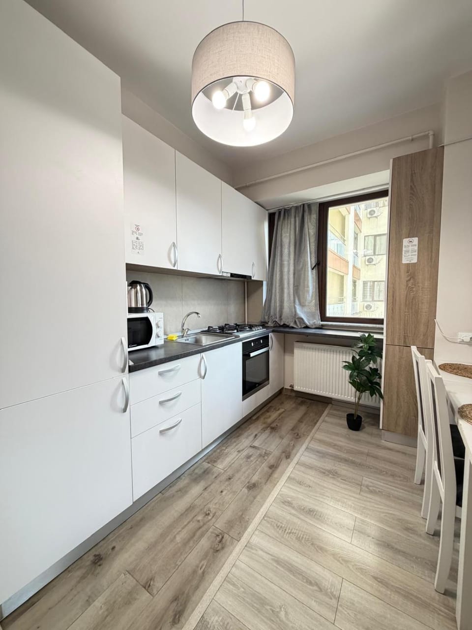 Kitchen or kitchenette, Dining area, oven, stove