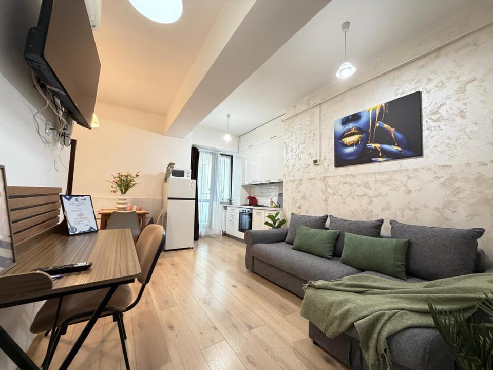 Communal lounge/ TV room, TV and multimedia, Kitchen or kitchenette, Living room, Seating area, Dining area, Evening entertainment