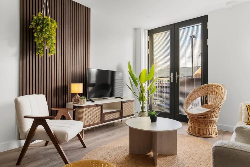 TV and multimedia, Living room, Seating area, Evening entertainment