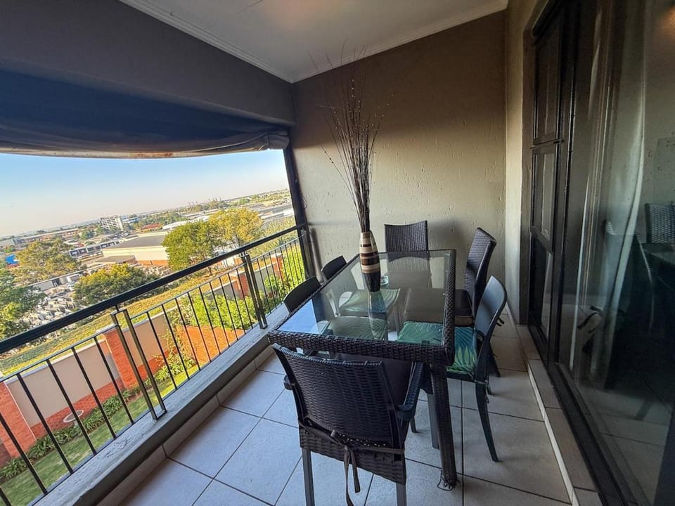 Modern 2-Bed, 2-Bath in Secure Bedfordview Complex Apartment in Gauteng