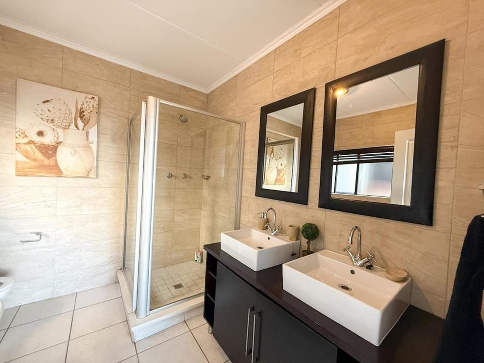 Modern 2-Bed, 2-Bath in Secure Bedfordview Complex Apartment in Gauteng