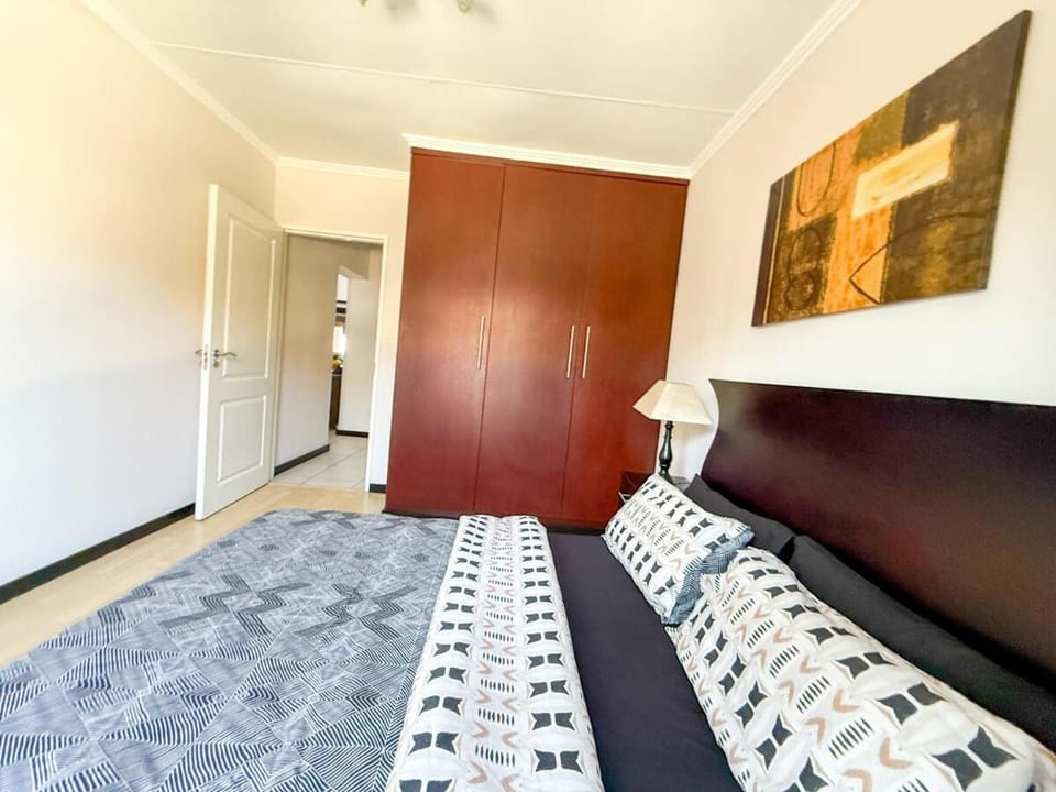 Modern 2-Bed, 2-Bath in Secure Bedfordview Complex Apartment in Gauteng