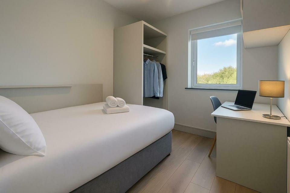 New Refurbed 4BDR on Dock Road Near City Centre Apartment in Limerick