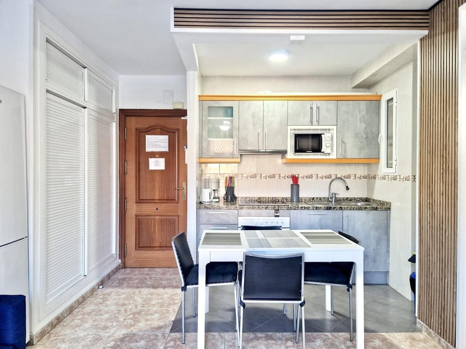 SR Mediterraneo 1 BDR Playa de la Carihuela Apartment in Torremolinos