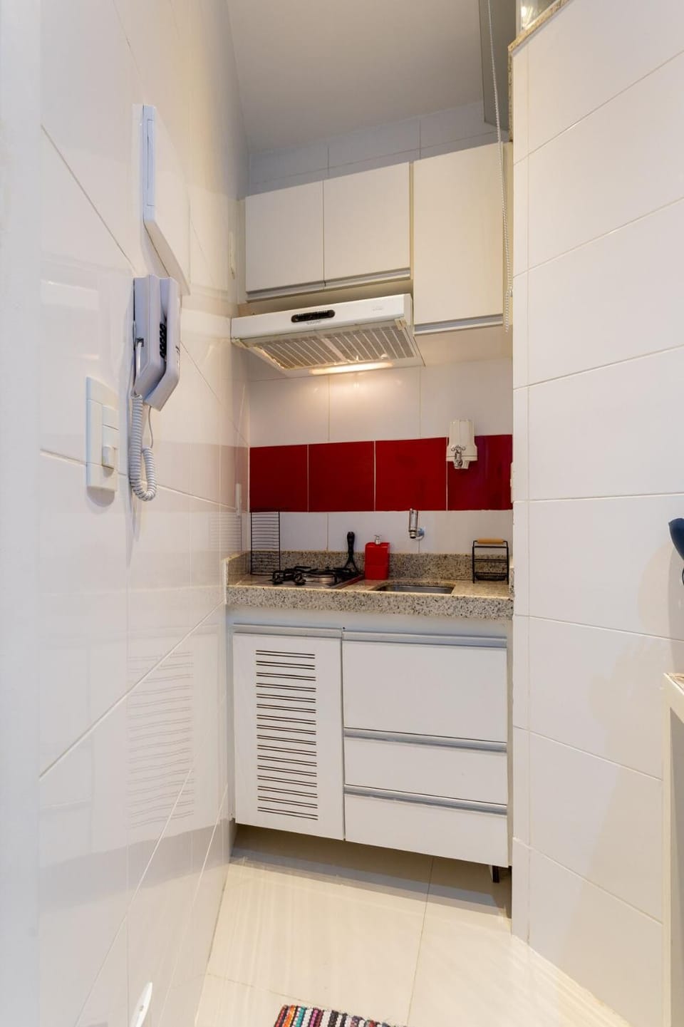Kitchen or kitchenette, minibar, stove