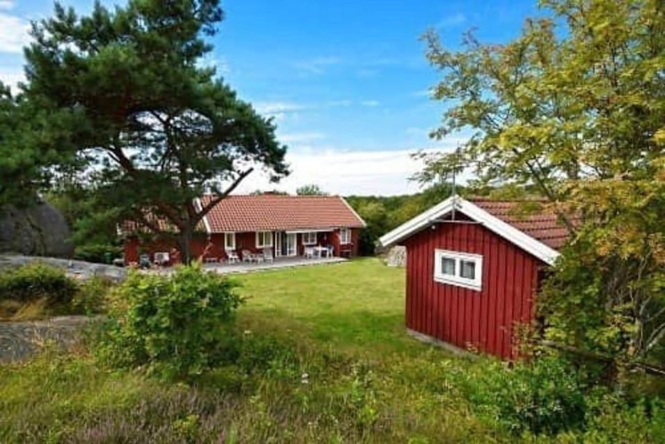 Two charming cottages in Hälleviksstrand SE09133 House in Västra Götaland County