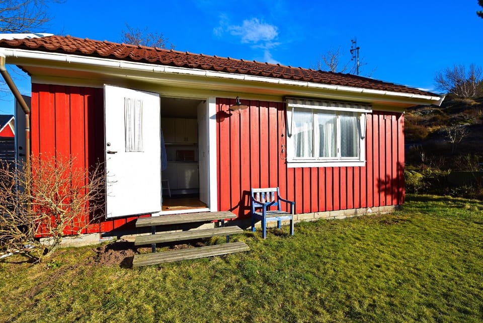Two charming cottages in Hälleviksstrand SE09133 House in Västra Götaland County