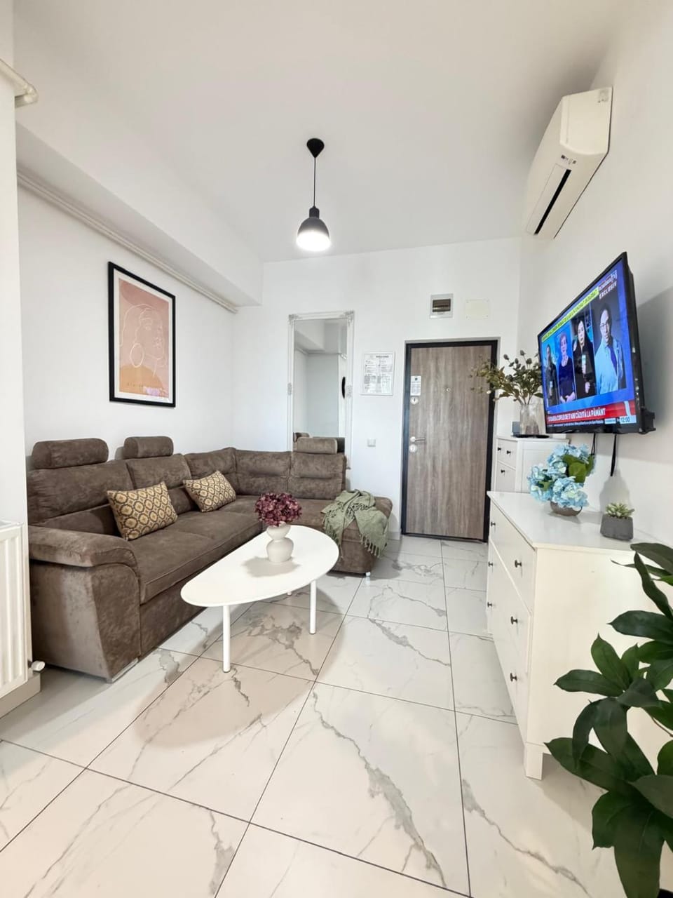 Communal lounge/ TV room, TV and multimedia, Living room