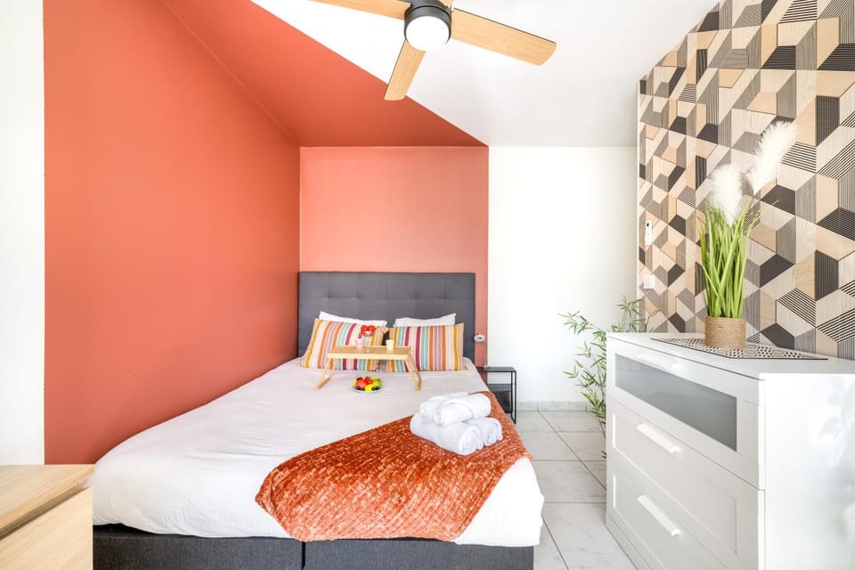 Bed, Photo of the whole room, Bedroom