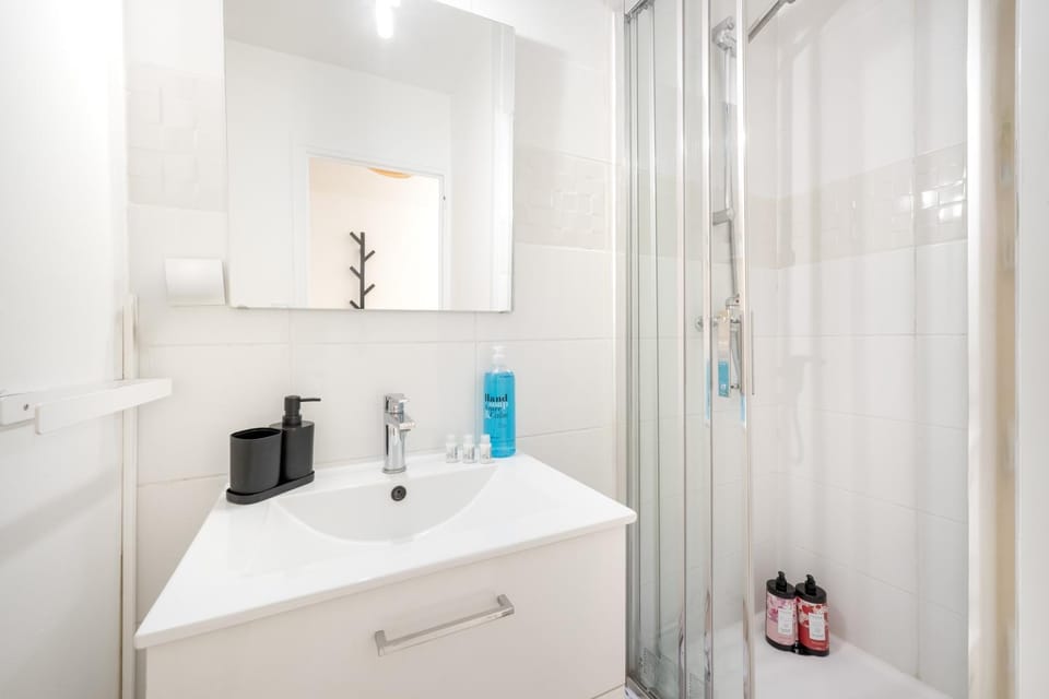 Shower, Bathroom