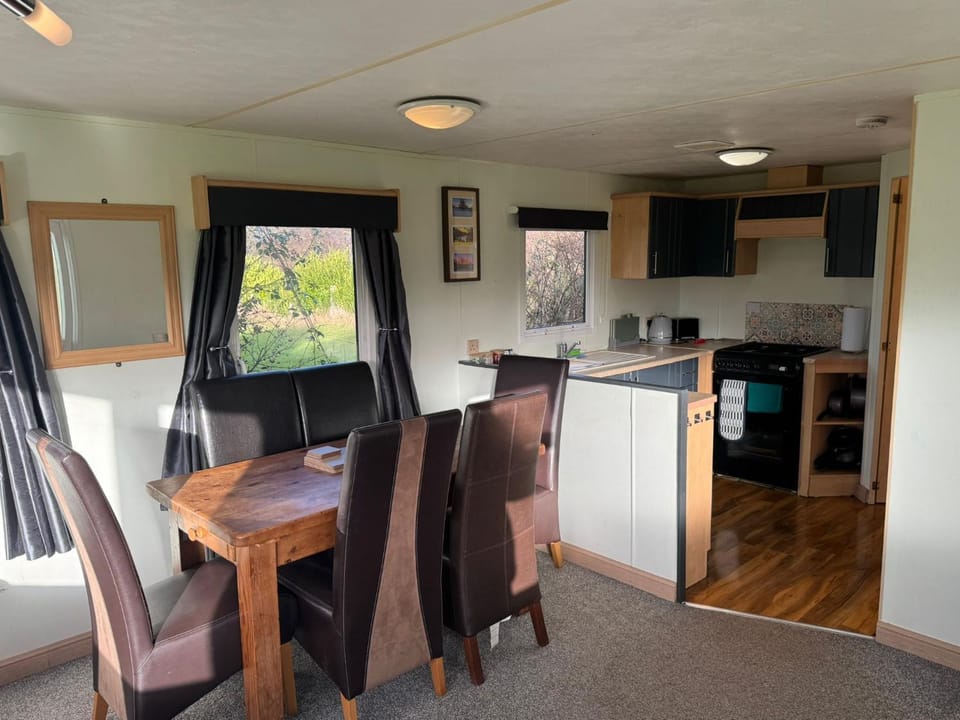 The Lodge - 3BR, Woodland Forge, Garden Patio, Parking, Sleeps 6 House in North Warwickshire District