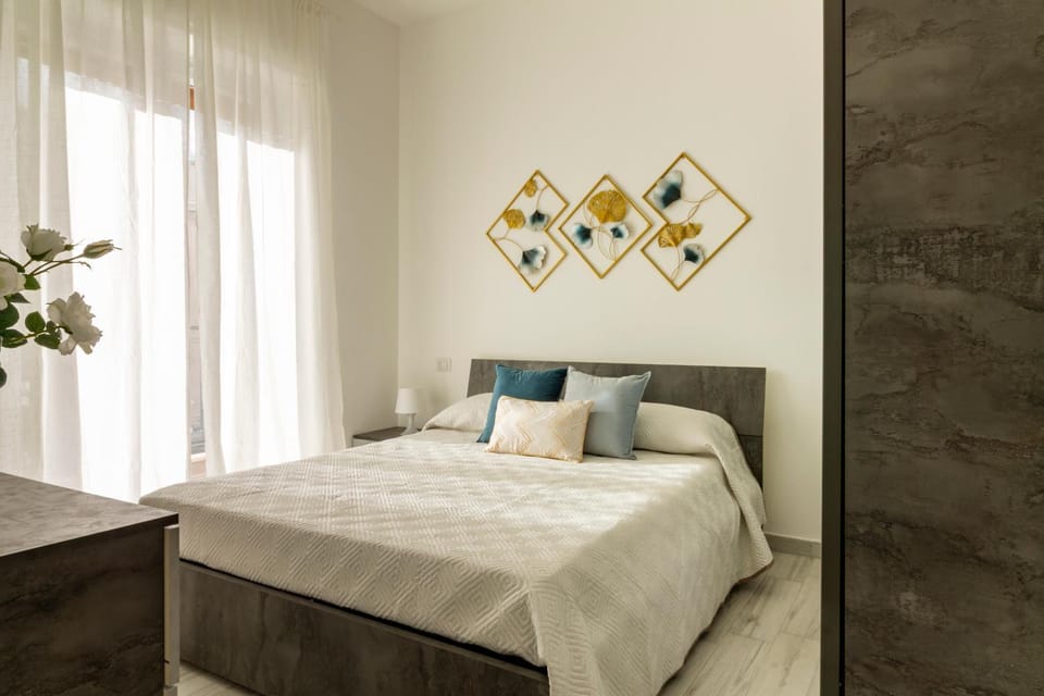 Bed, Photo of the whole room, wardrobe