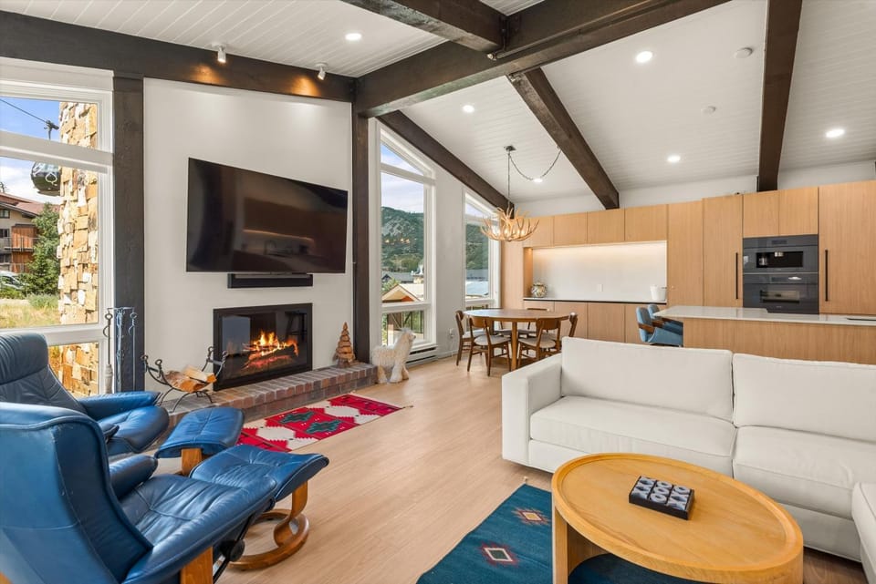 Living room, Dining area, Evening entertainment