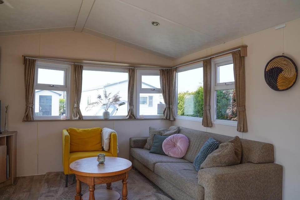 Communal lounge/ TV room, Living room