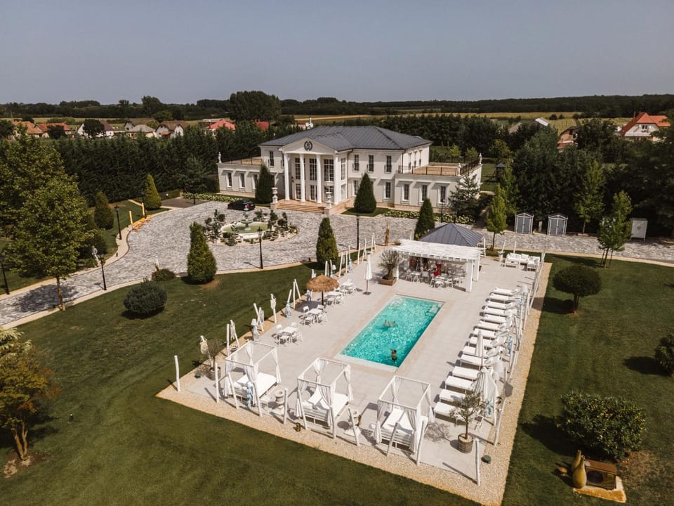 Garden, Swimming pool