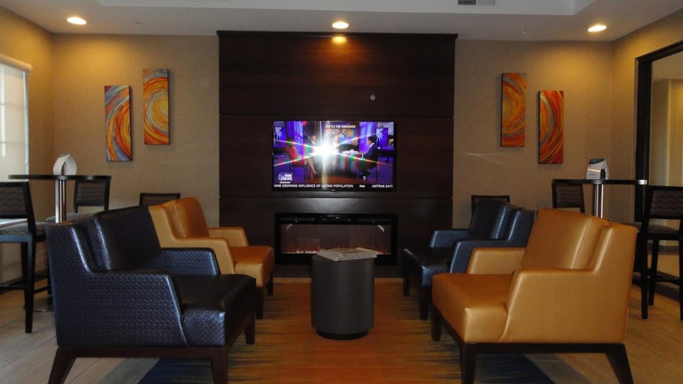 Communal lounge/ TV room