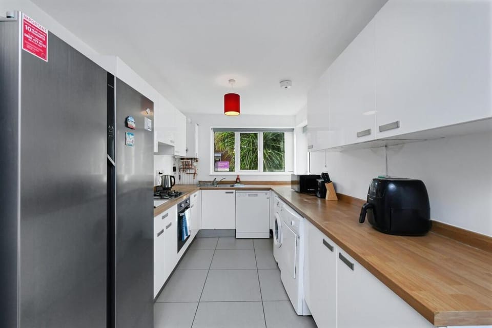 Large Family Home with 6 Beds Near Highfields Park Bed and Breakfast in Nottingham