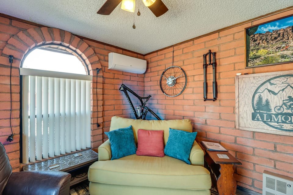 Pool & Patio! 'Bike Haüs' By Catalina Mtn Trails House in Tanque Verde