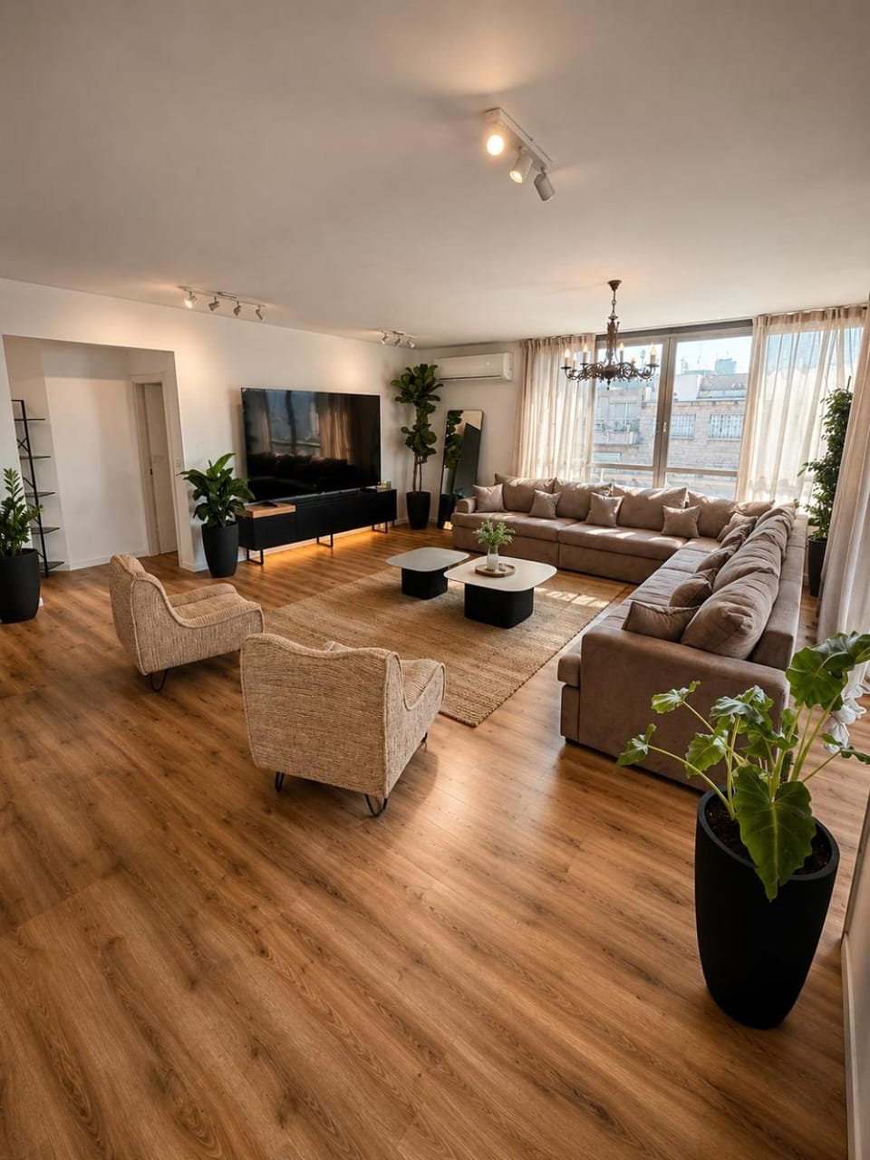 TV and multimedia, Living room, Evening entertainment