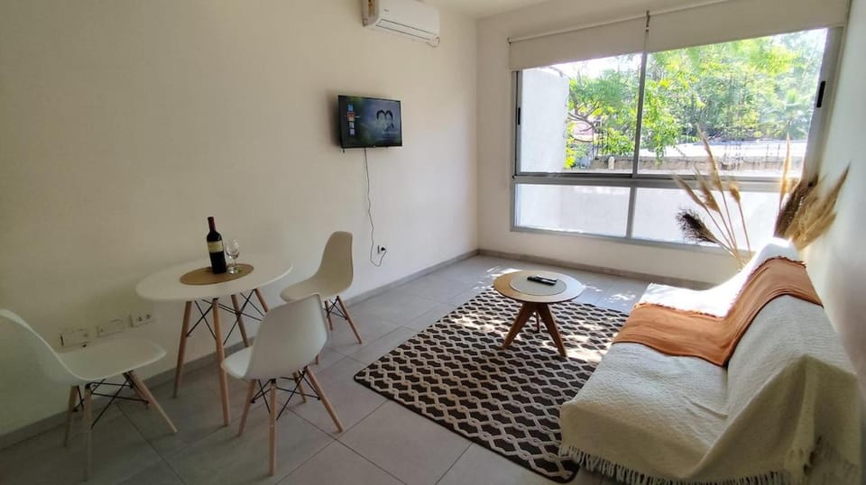 TV and multimedia, Living room, Dining area, air conditioner