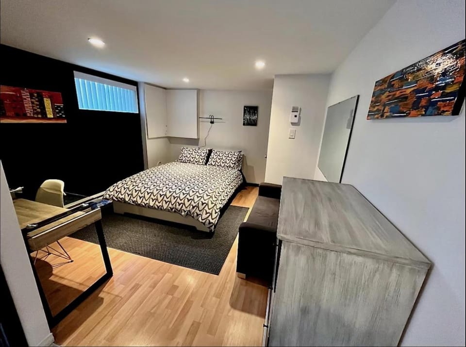 Photo of the whole room, Seating area, Bedroom