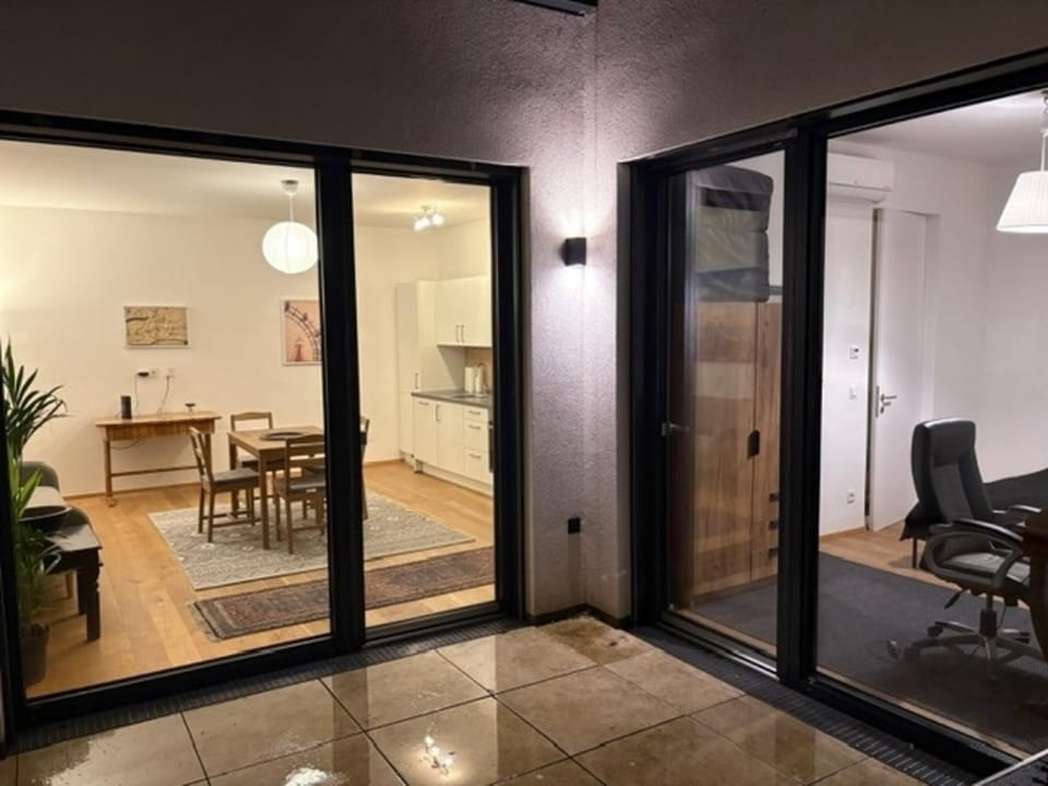 Erdgeschosswohnung mit Garage und Innenhof - westliches Wien Apartment in Vienna