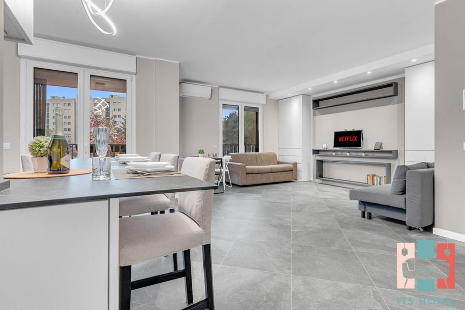 TV and multimedia, Kitchen or kitchenette, Living room, Seating area, Dining area