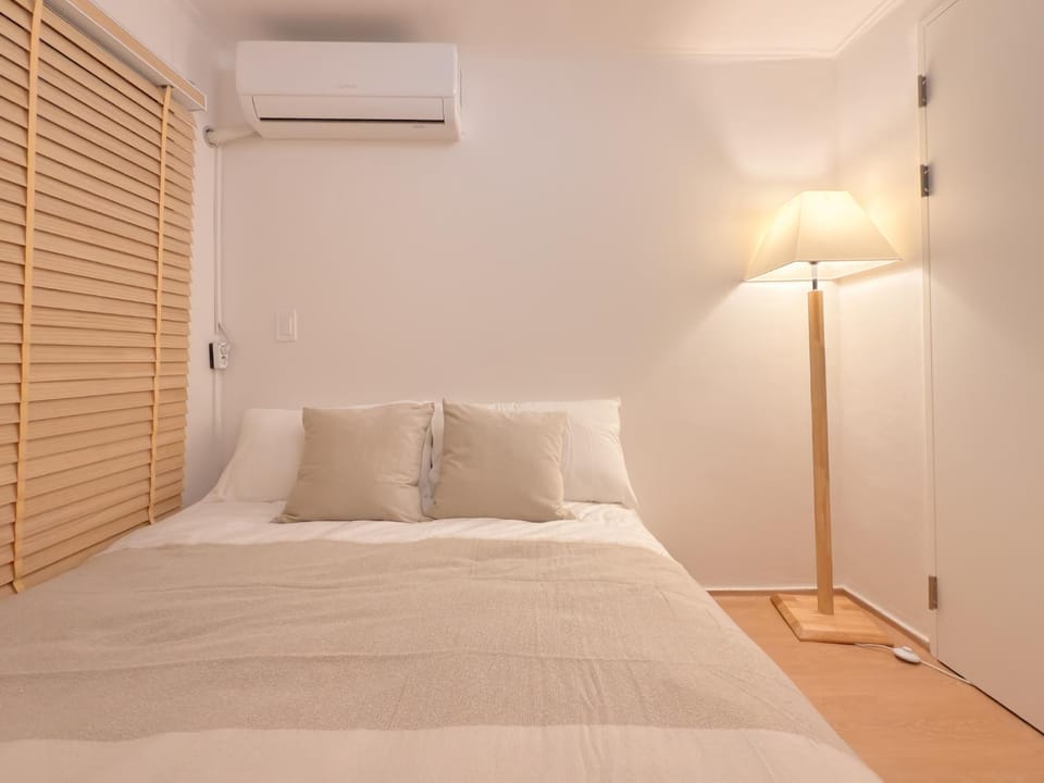 ARA Stay Hapjeong Station 3 minutes 8 people Hongdae Hangang Mangwon Market within walking distance Hot place YG Villa in Seoul