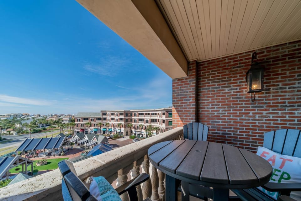 The Flipside 30A l Heated Community Pool and Hot Tub l Steps to Rosemary Beach House in Rosemary Beach