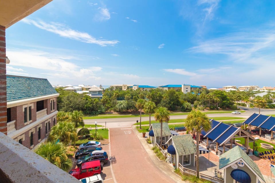The Flipside 30A l Heated Community Pool and Hot Tub l Steps to Rosemary Beach House in Rosemary Beach