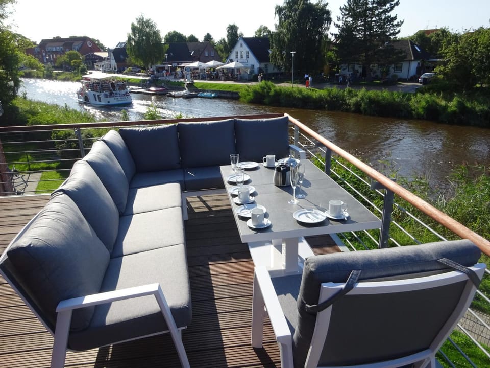Day, Natural landscape, View (from property/room), Balcony/Terrace, Seating area, River view