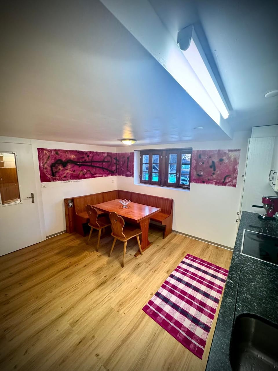 Kitchen or kitchenette, Dining area