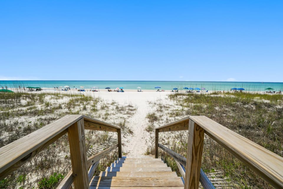 Three Steps to the Beach l Beachfront l Steps To The Beach l Includes 2 Bikes House in Inlet Beach