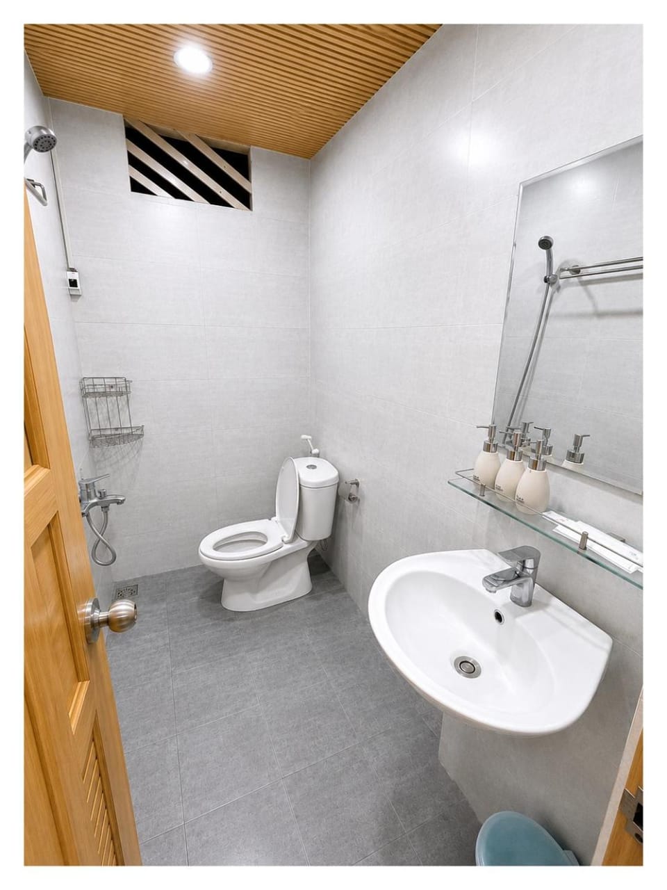 Shower, Toilet
