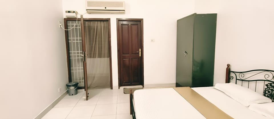 Bed, Bedroom, air conditioner