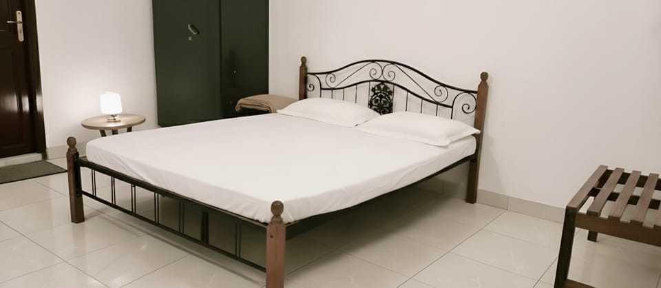 Bed, Bedroom, wardrobe, air conditioner