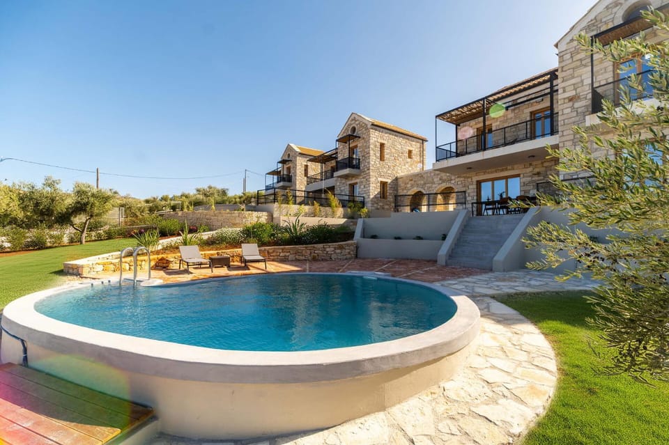 Property building, Garden, Garden view, Pool view, Swimming pool, sunbed
