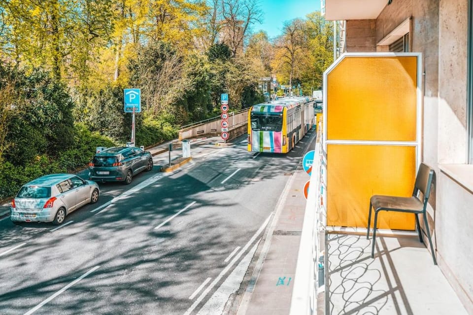 Day, Neighbourhood, Garden, Balcony/Terrace, Street view, Location, Parking