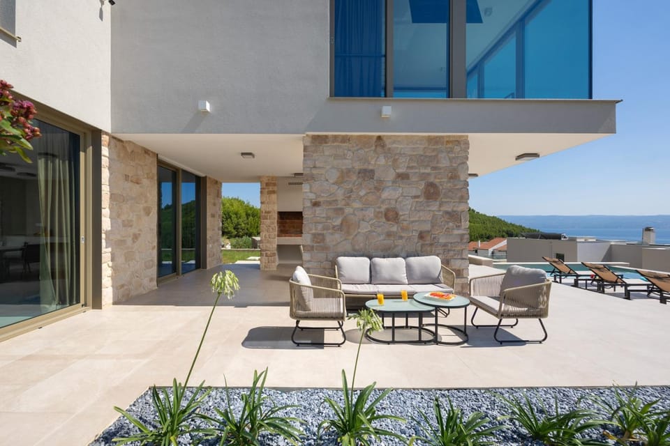 Seating area, Mountain view, Sea view, air conditioner